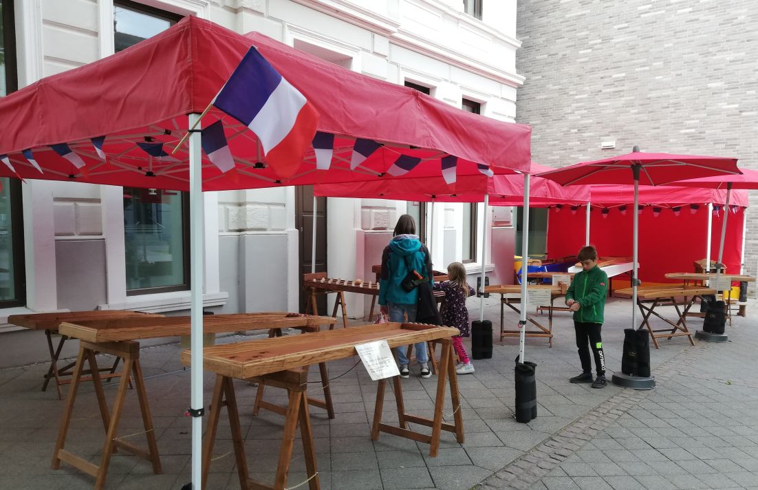 rote Faltzzelte in Heiligenhaus